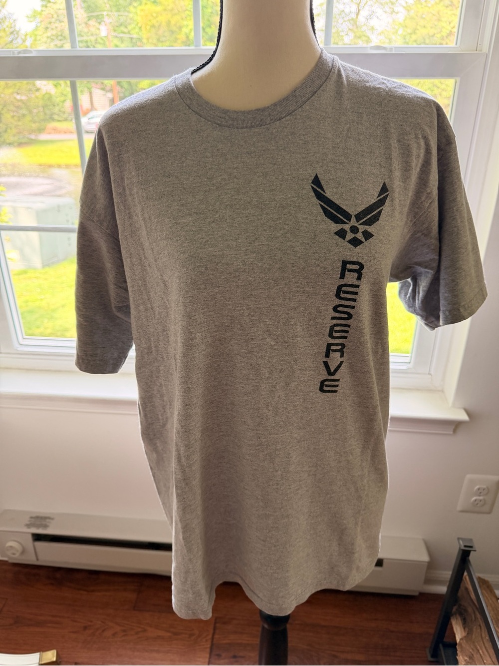 Air Force Reserve T Shirt Men’s Large Gray- Excellent Condition